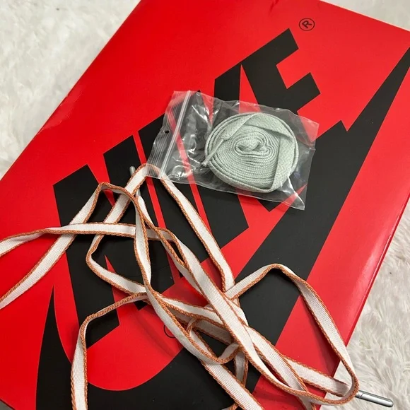 Women’s Sea Foam  Air Jordan Retro High 1’s - Picture 4 of 6